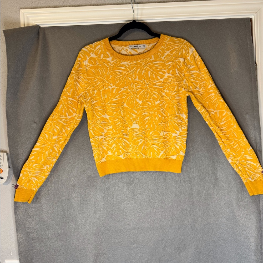 Zara Yellow and White Patterned Women's Sweater. Very Good Condition.